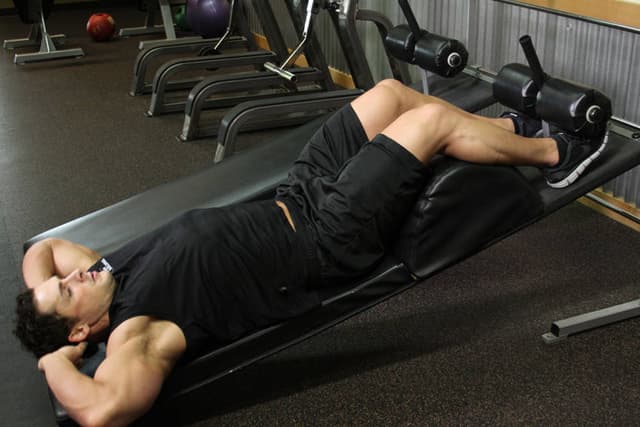 Starting position of Decline Crunch