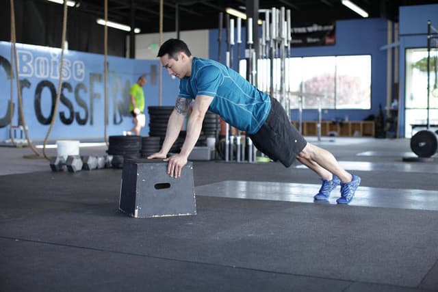 Ending position of Incline Push-Up