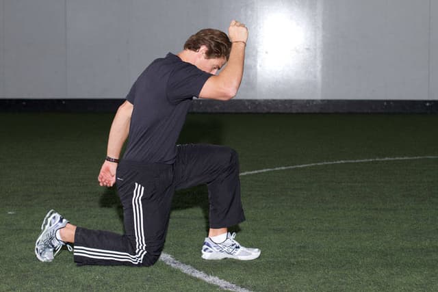 Starting position of Kneeling Arm Drill