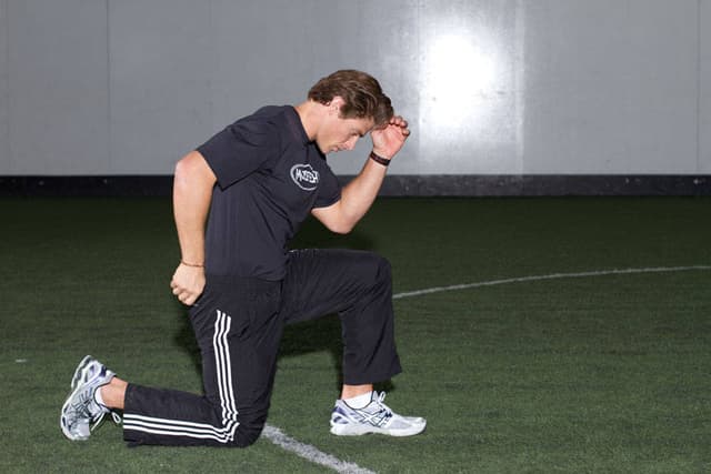 Ending position of Kneeling Arm Drill
