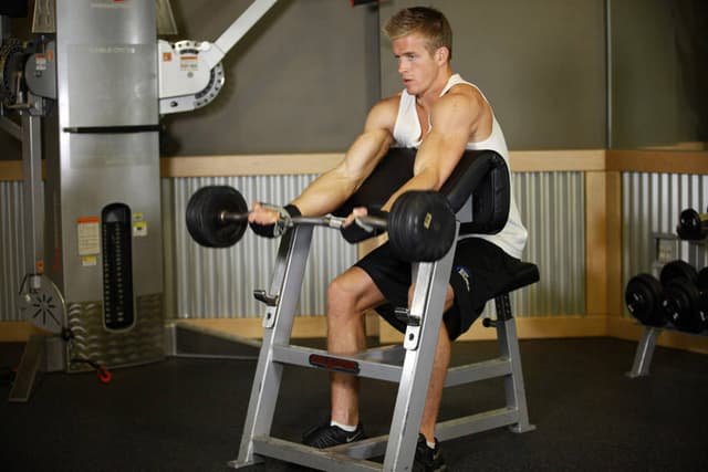 Starting position of Preacher Curl