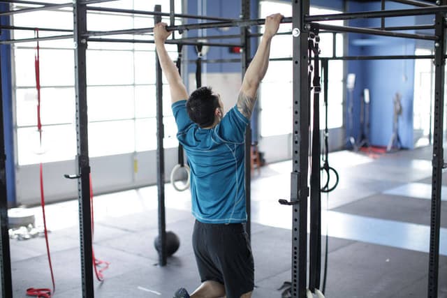 Starting position of Scapular Pull-Up