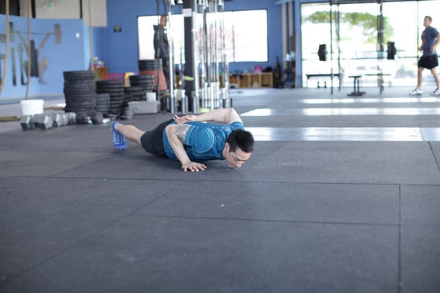 Starting position of Single-Arm Push-Up